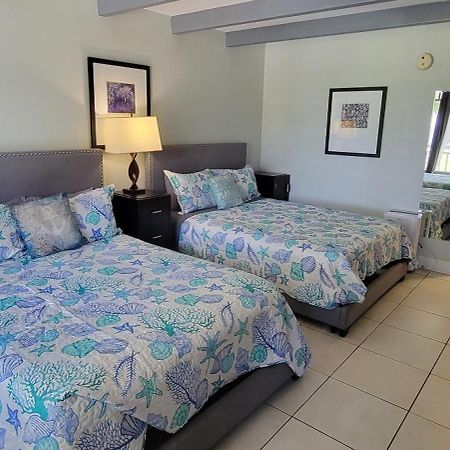 Manatee, Studio202, Beach Steps Away! Pool+Wifi 拉斯金 外观 照片