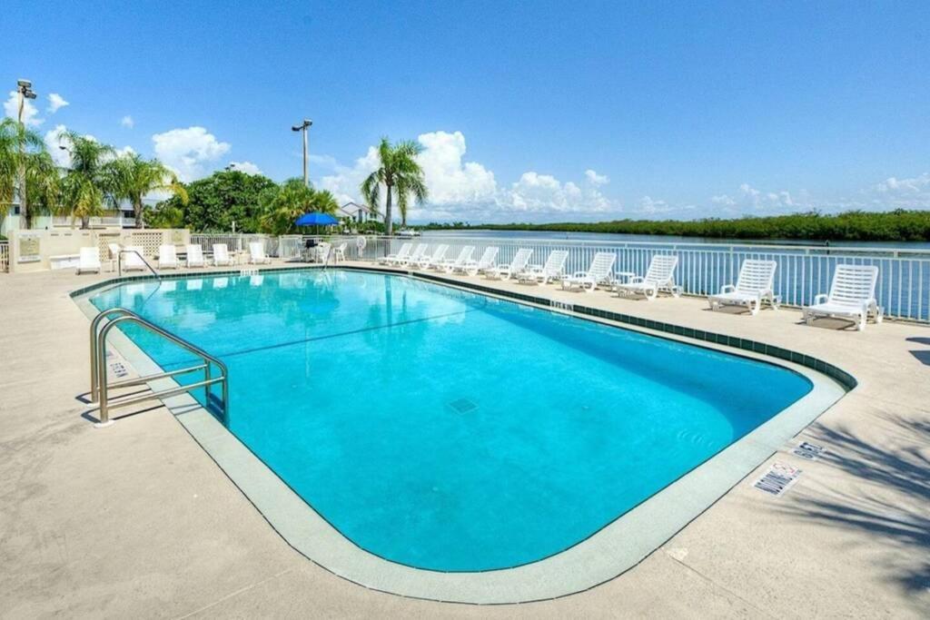 Manatee, Studio202, Beach Steps Away! Pool+Wifi 拉斯金 外观 照片