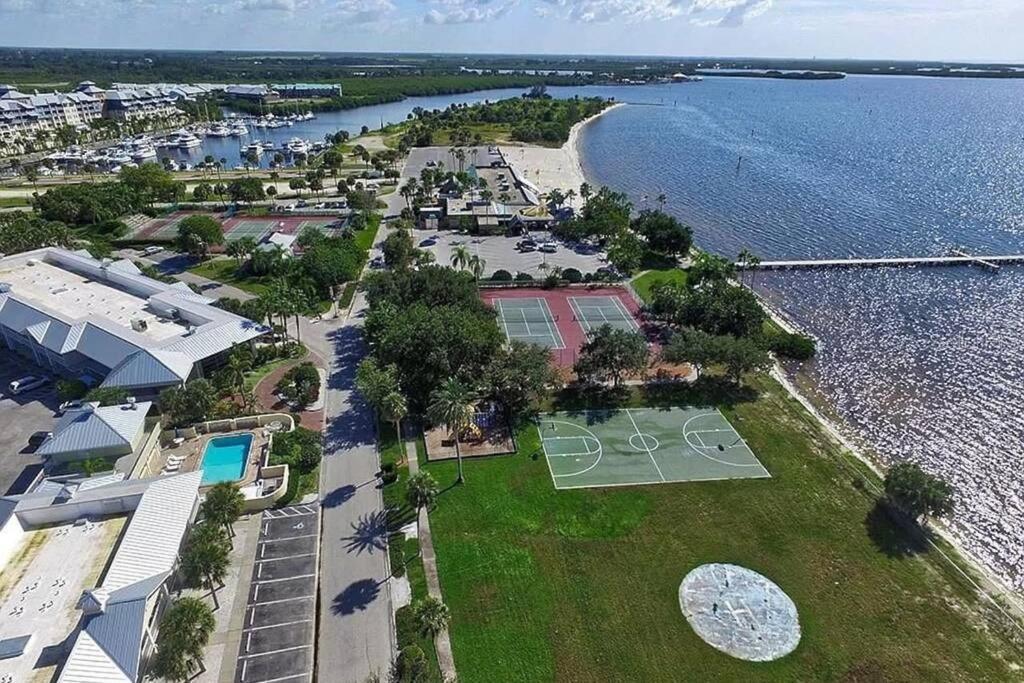 Manatee, Studio202, Beach Steps Away! Pool+Wifi 拉斯金 外观 照片