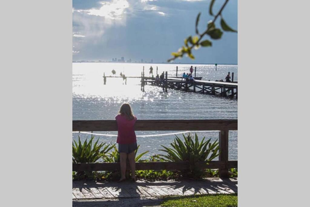 Manatee, Studio202, Beach Steps Away! Pool+Wifi 拉斯金 外观 照片