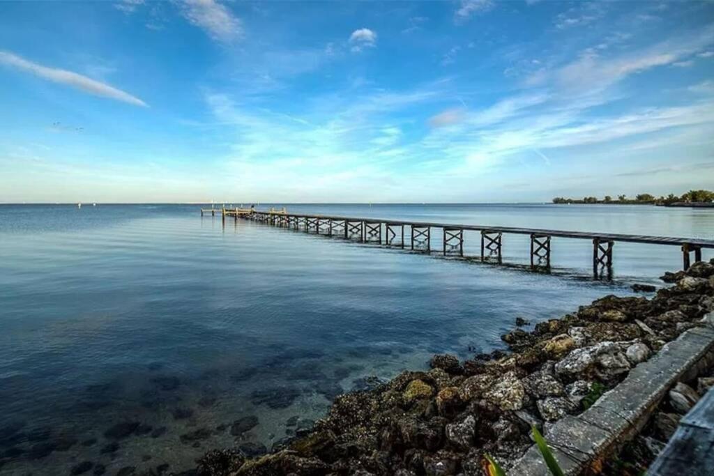 Manatee, Studio202, Beach Steps Away! Pool+Wifi 拉斯金 外观 照片