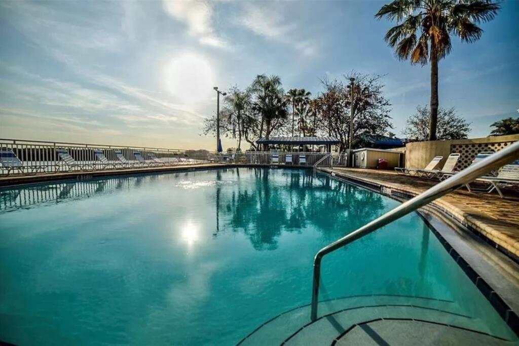 Manatee, Studio202, Beach Steps Away! Pool+Wifi 拉斯金 外观 照片