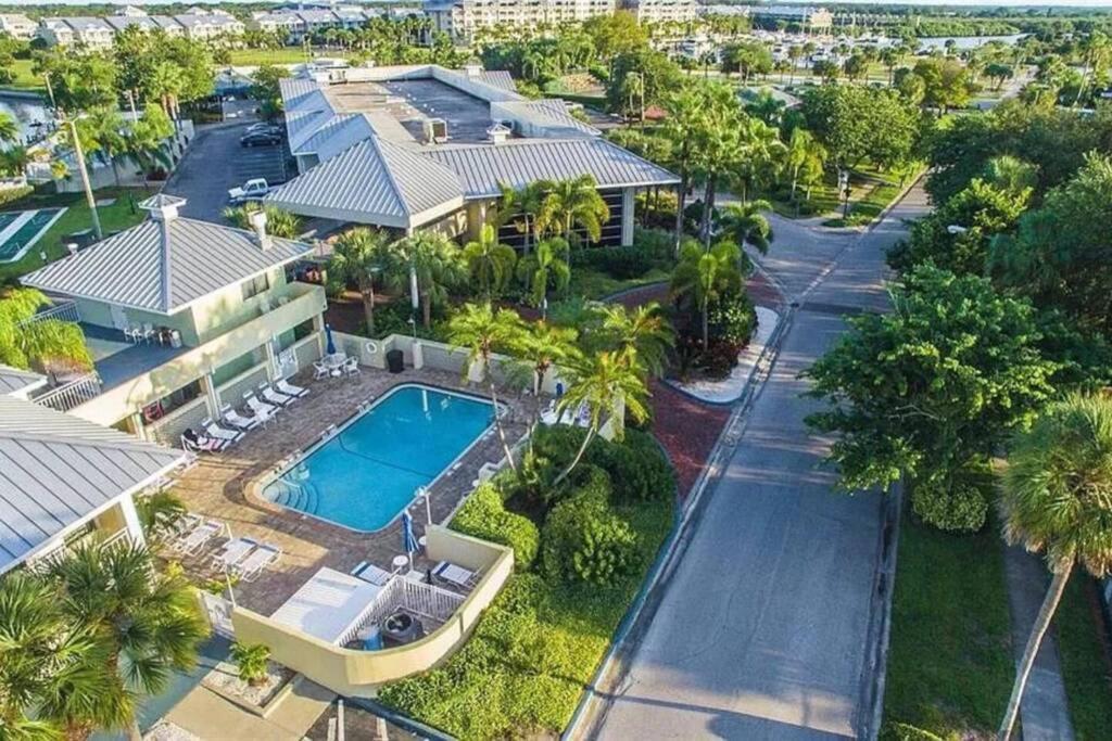 Manatee, Studio202, Beach Steps Away! Pool+Wifi 拉斯金 外观 照片