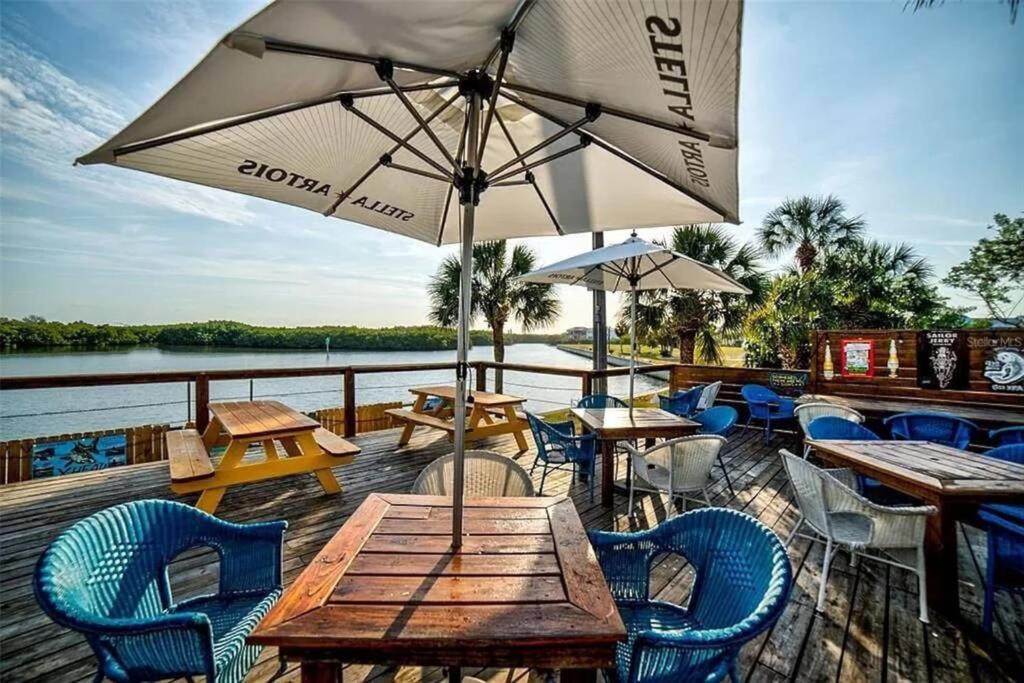 Manatee, Studio202, Beach Steps Away! Pool+Wifi 拉斯金 外观 照片