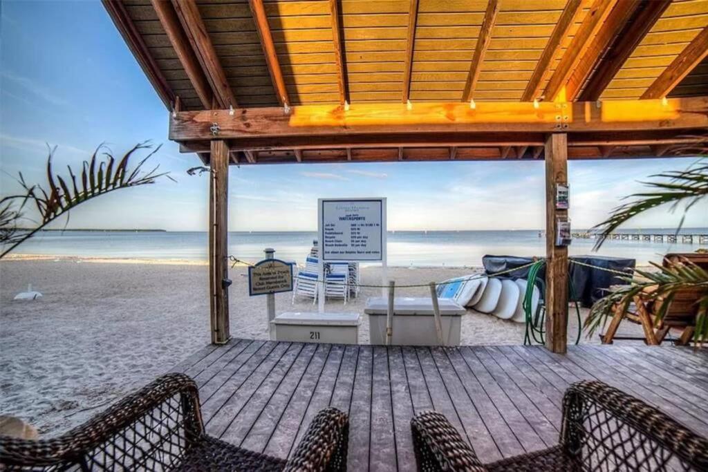 Manatee, Studio202, Beach Steps Away! Pool+Wifi 拉斯金 外观 照片