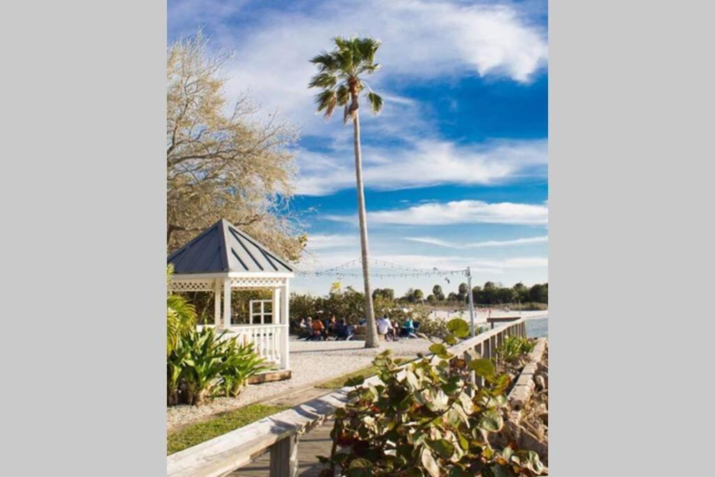 Manatee, Studio202, Beach Steps Away! Pool+Wifi 拉斯金 外观 照片