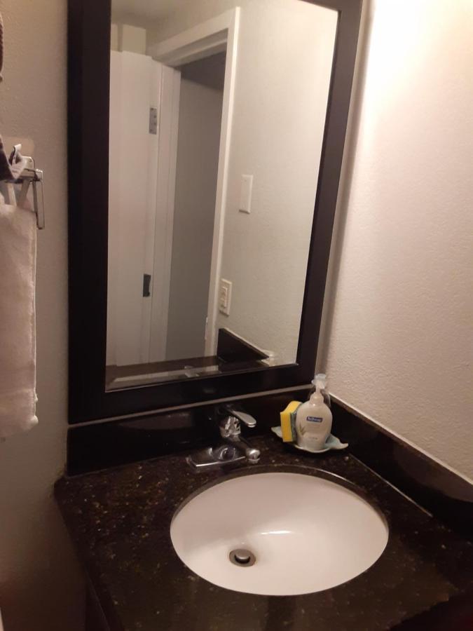 Manatee, Studio202, Beach Steps Away! Pool+Wifi 拉斯金 外观 照片