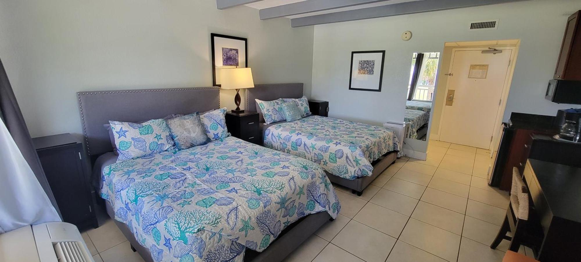 Manatee, Studio202, Beach Steps Away! Pool+Wifi 拉斯金 外观 照片