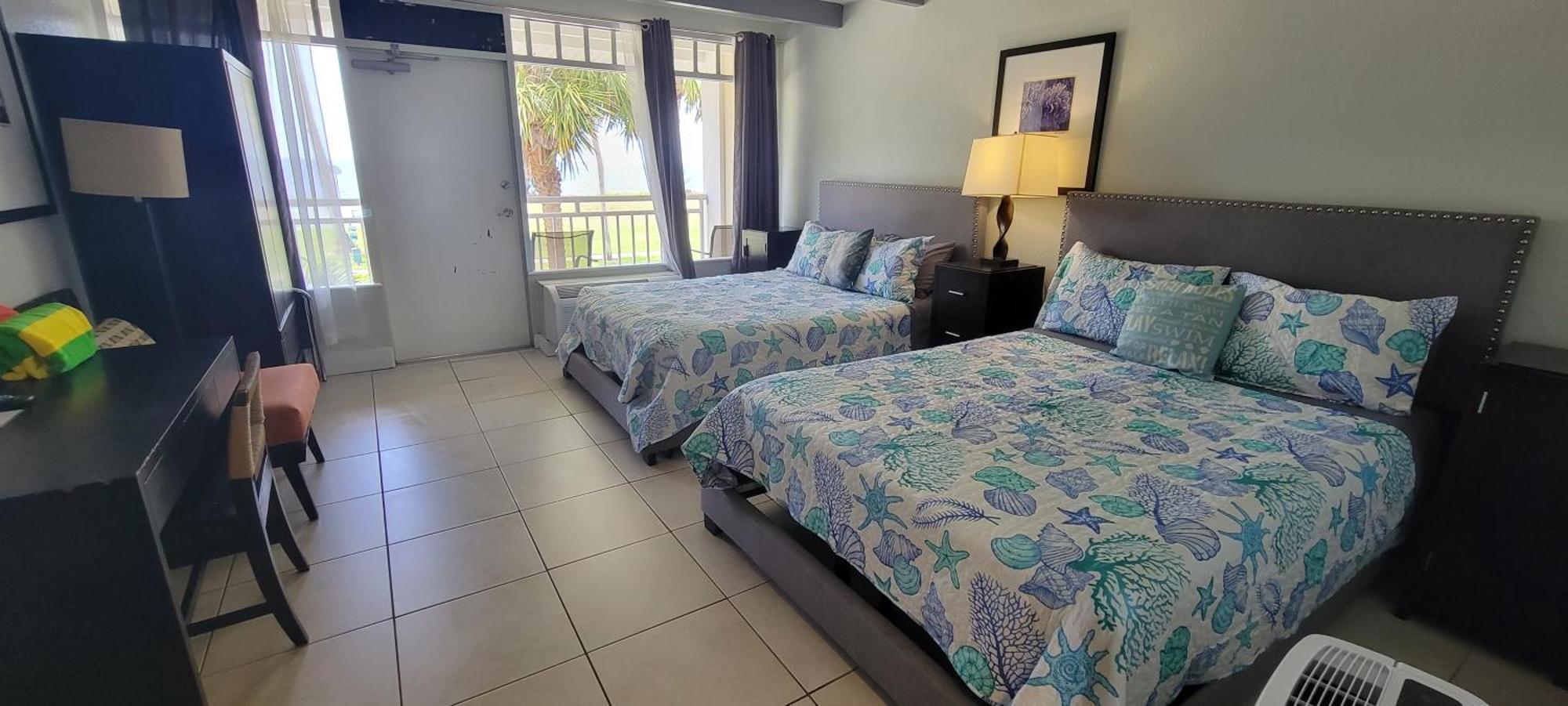 Manatee, Studio202, Beach Steps Away! Pool+Wifi 拉斯金 外观 照片